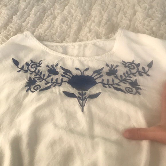 White and blue detailed blouse with pom poms - Picture 3 of 5